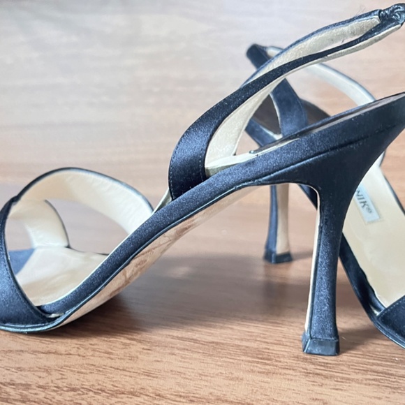 Manolo Blahnik Satin black criss-cross sandal - Picture 10 of 12